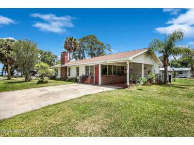 Home For Sale in Crescent City, Florida