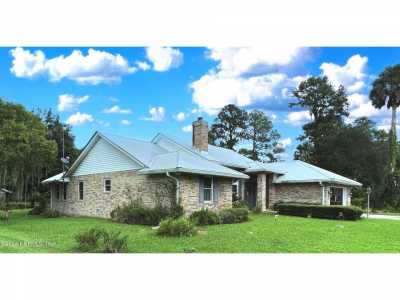 Home For Sale in Crescent City, Florida