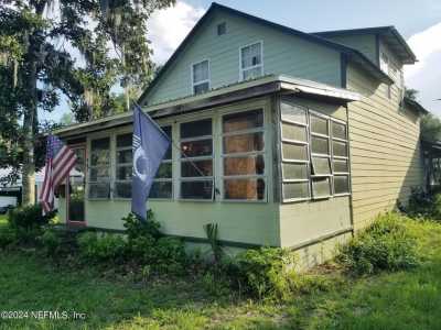 Home For Sale in Crescent City, Florida