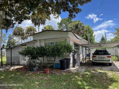 Home For Sale in Satsuma, Florida