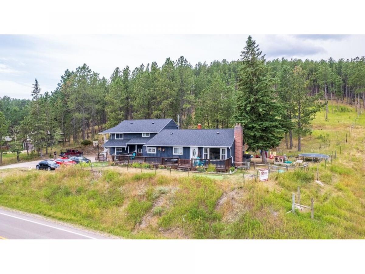 Picture of Home For Sale in Custer, South Dakota, United States