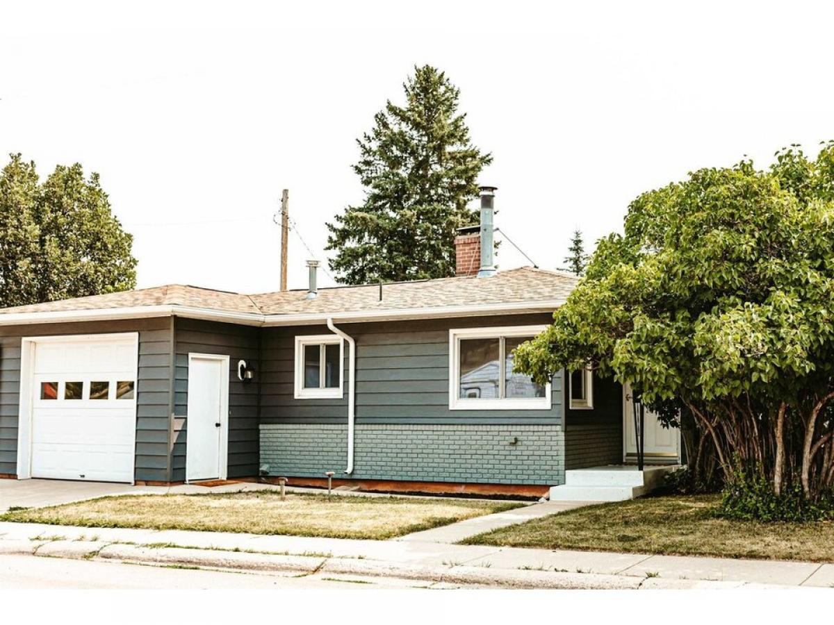 Picture of Home For Sale in Sundance, Wyoming, United States