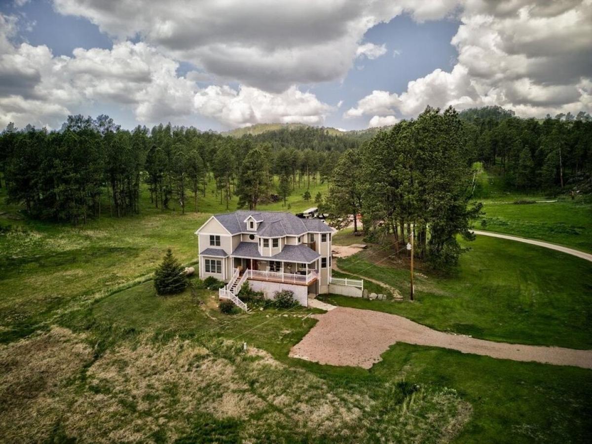 Picture of Home For Sale in Custer, South Dakota, United States