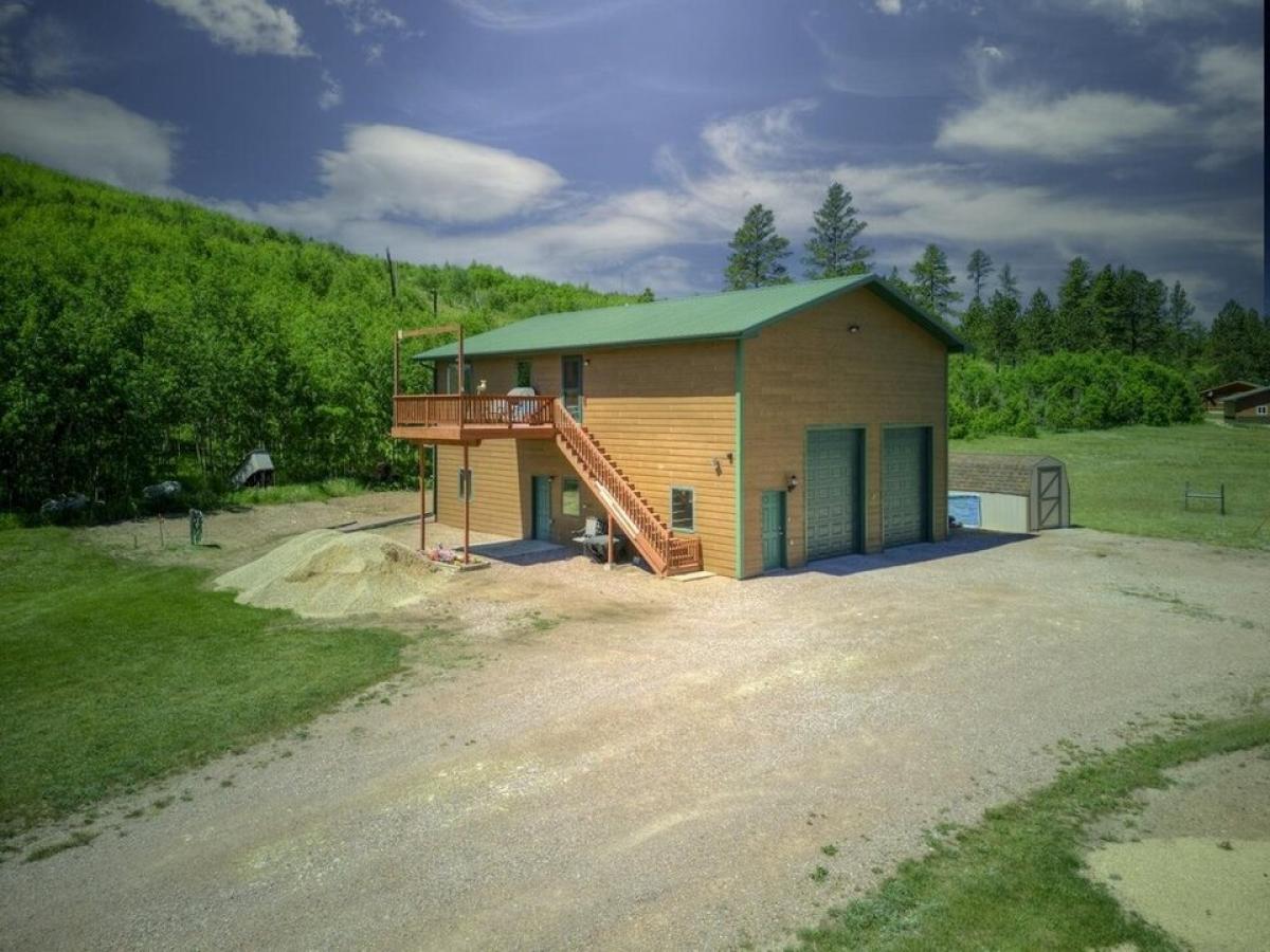 Picture of Home For Sale in Custer, South Dakota, United States