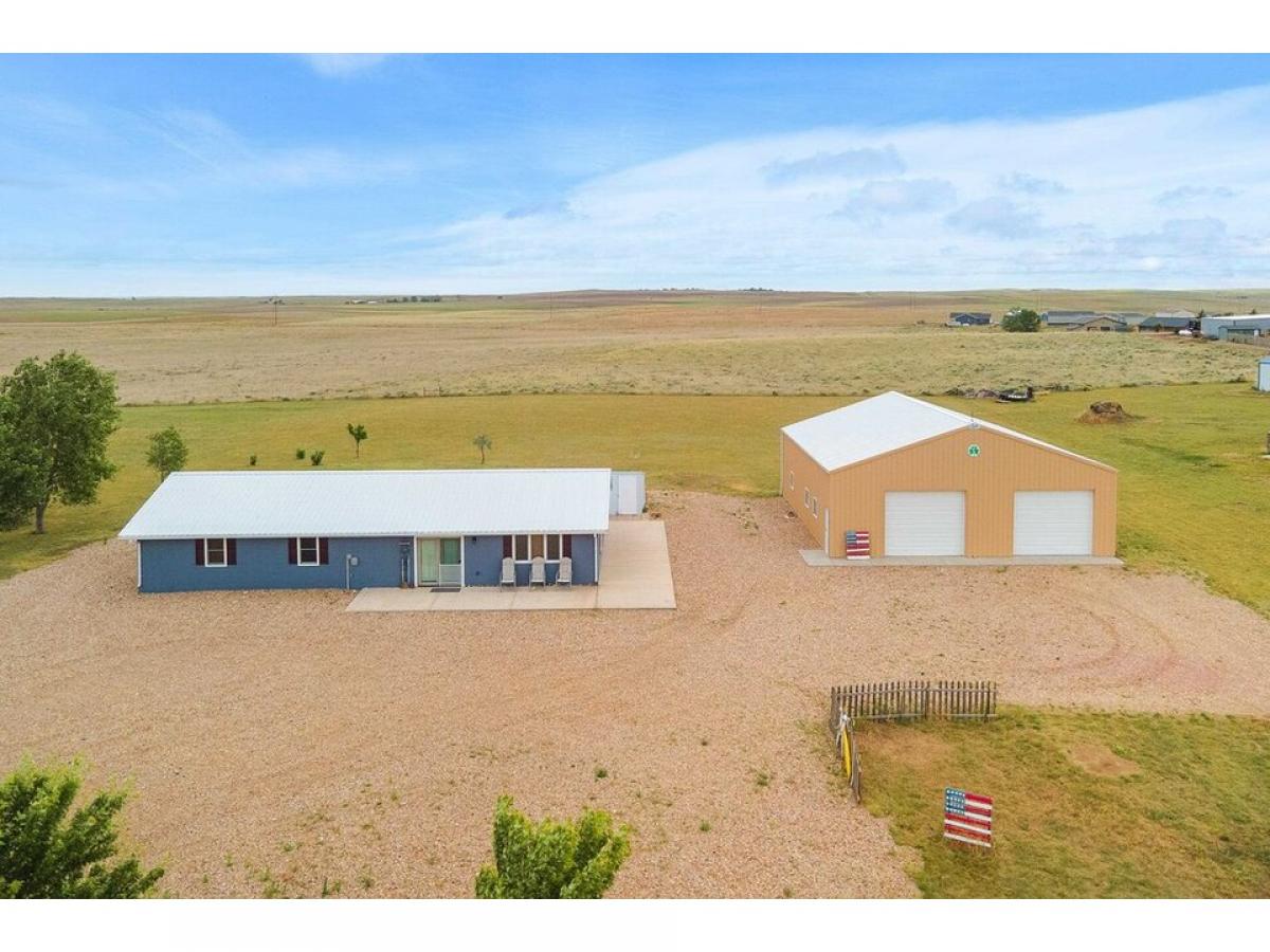 Picture of Home For Sale in Hot Springs, South Dakota, United States