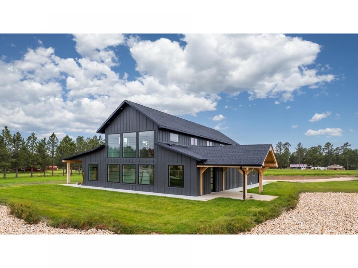 Picture of Home For Sale in Custer, South Dakota, United States