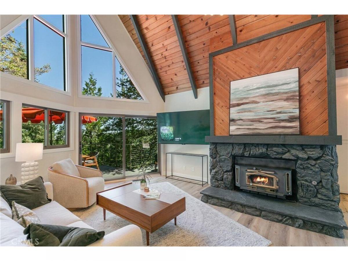 Picture of Home For Sale in Lake Arrowhead, California, United States