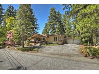 Home For Sale in Running Springs, California