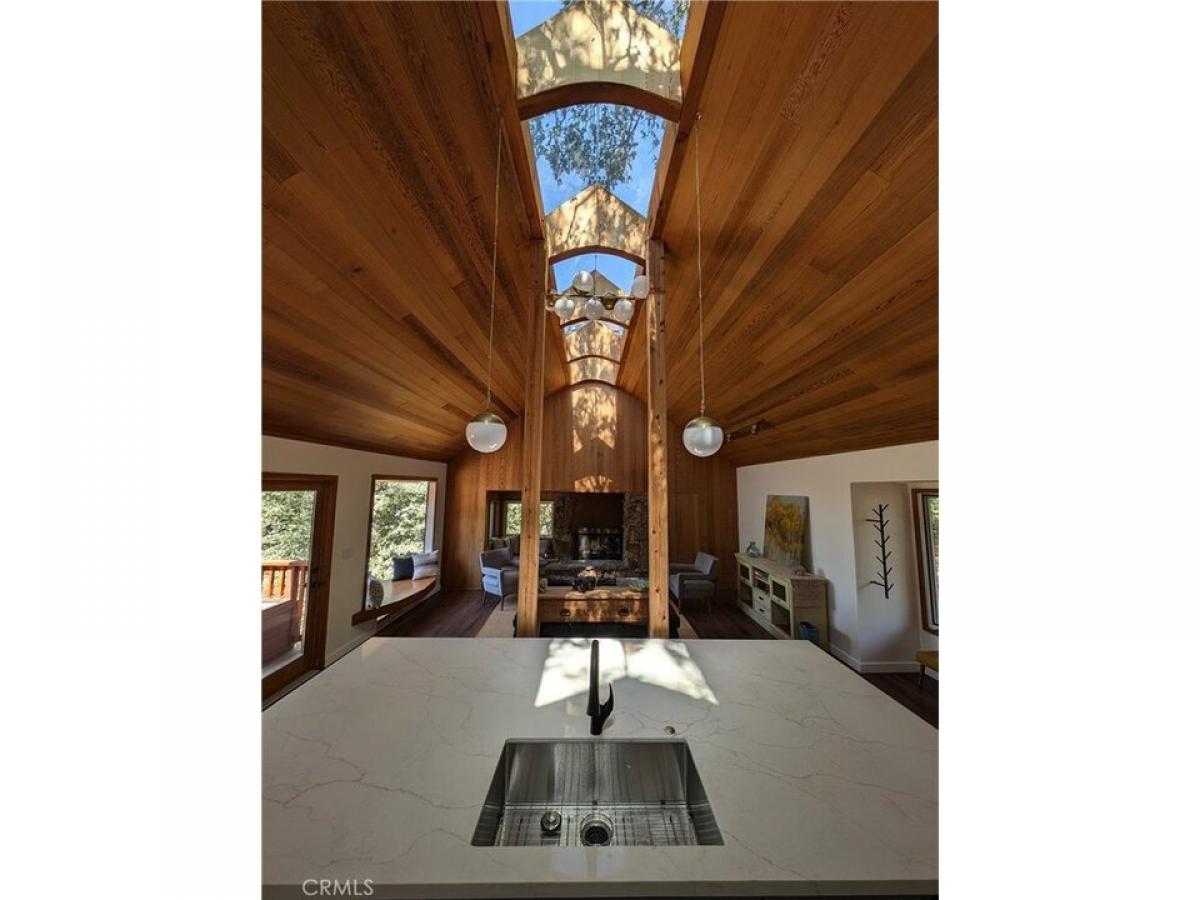 Picture of Home For Sale in Lake Arrowhead, California, United States