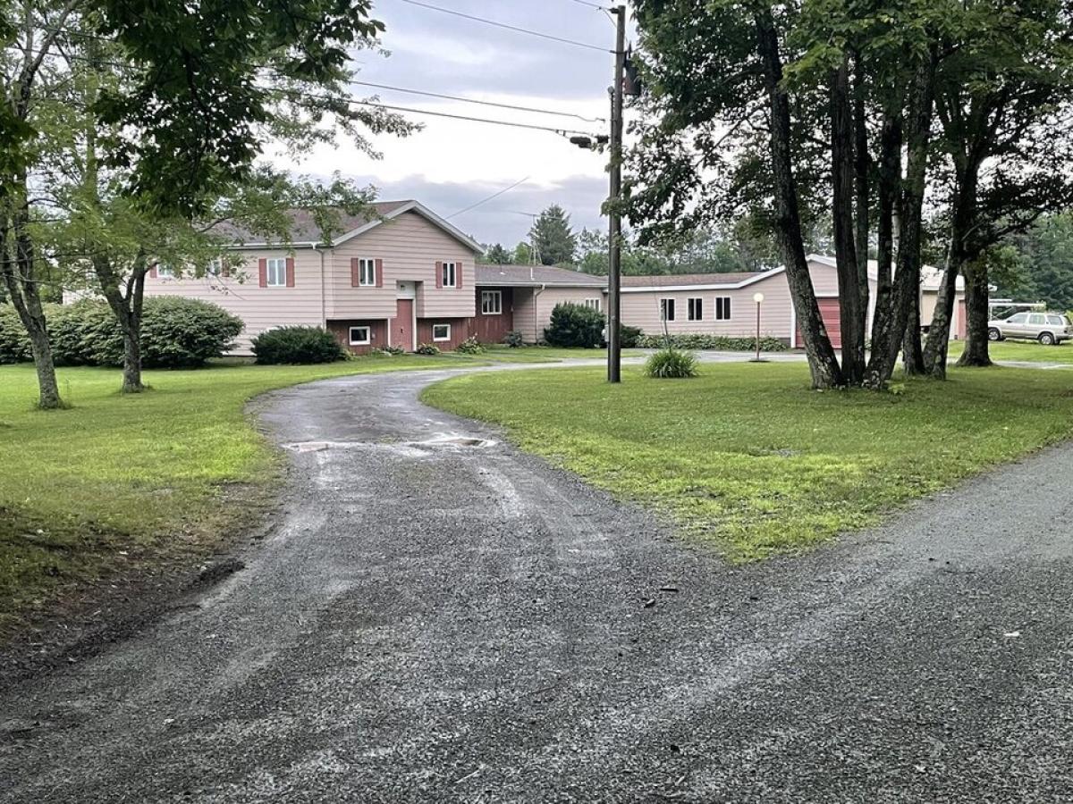 Picture of Home For Sale in Pittsfield, Maine, United States