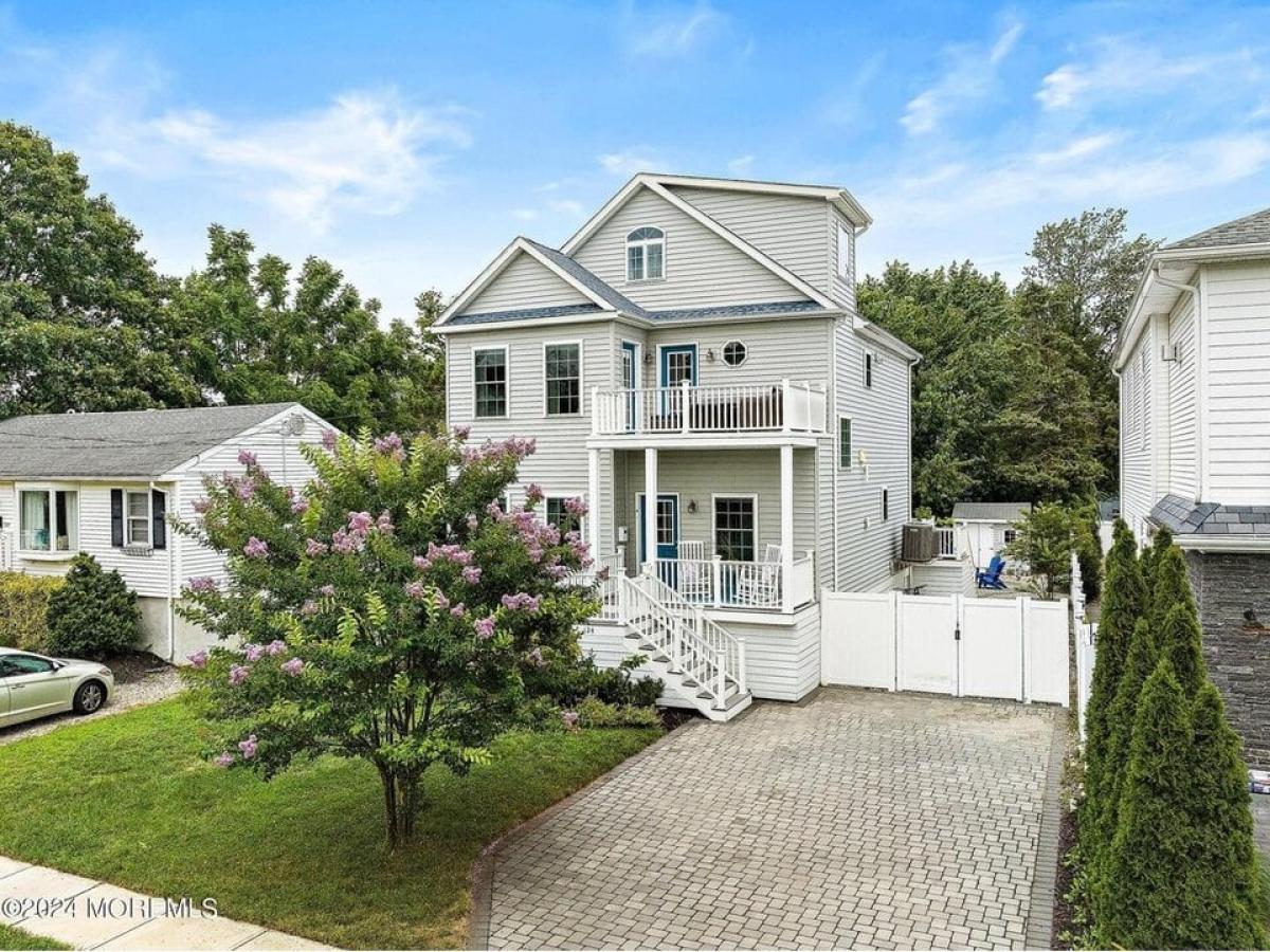 Picture of Home For Sale in Manasquan, New Jersey, United States