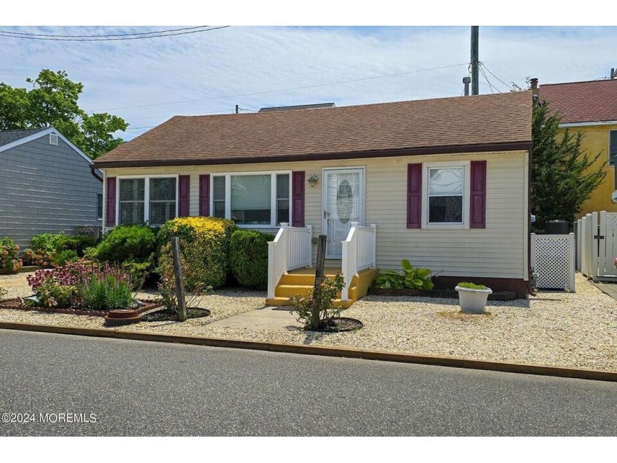 Picture of Home For Sale in Lavallette, New Jersey, United States