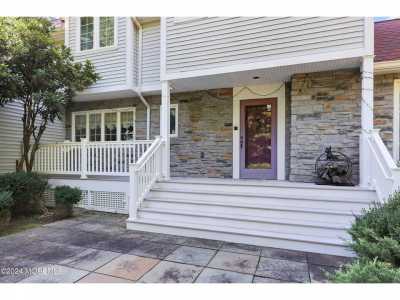 Home For Sale in Holmdel, New Jersey