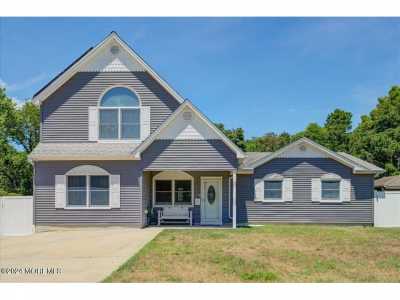 Home For Sale in Bayville, New Jersey