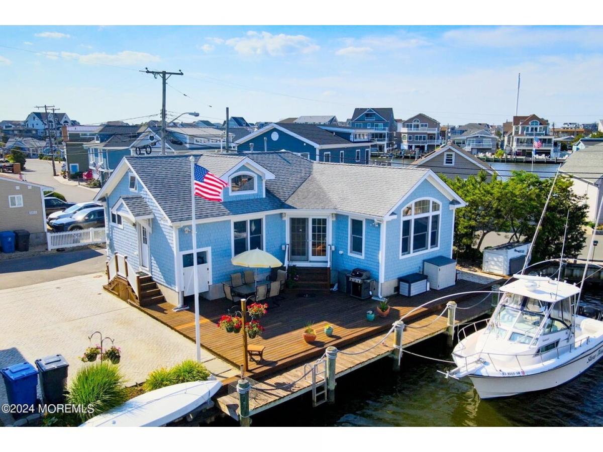 Picture of Home For Sale in Lavallette, New Jersey, United States