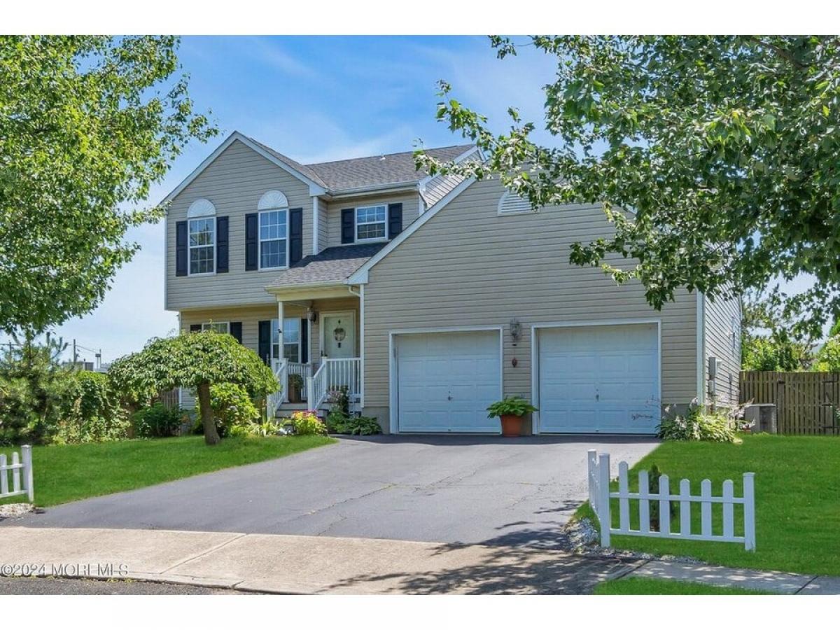 Picture of Home For Sale in Neptune Township, New Jersey, United States