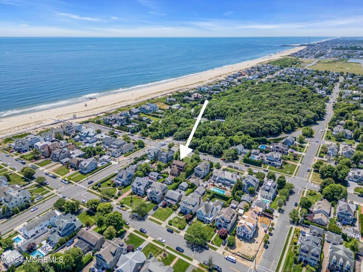 Picture of Home For Sale in Sea Girt, New Jersey, United States