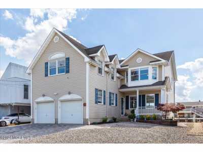 Home For Sale in Brick, New Jersey