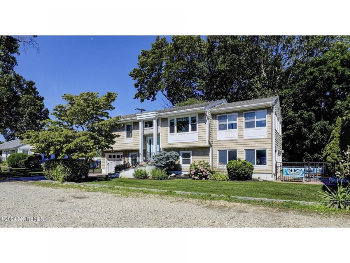 Picture of Home For Sale in Point Pleasant, New Jersey, United States