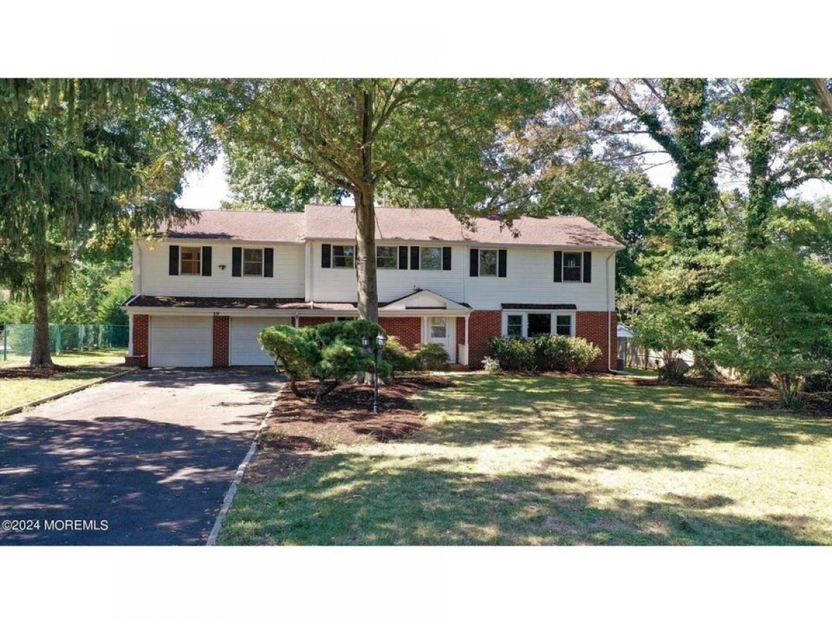 Picture of Home For Sale in Freehold, New Jersey, United States