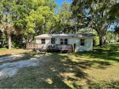 Home For Sale in Lady Lake, Florida