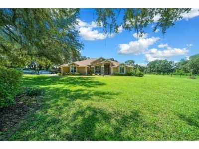 Home For Sale in Weirsdale, Florida