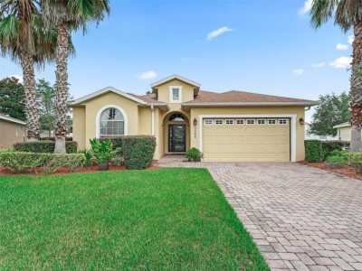 Home For Sale in Oxford, Florida