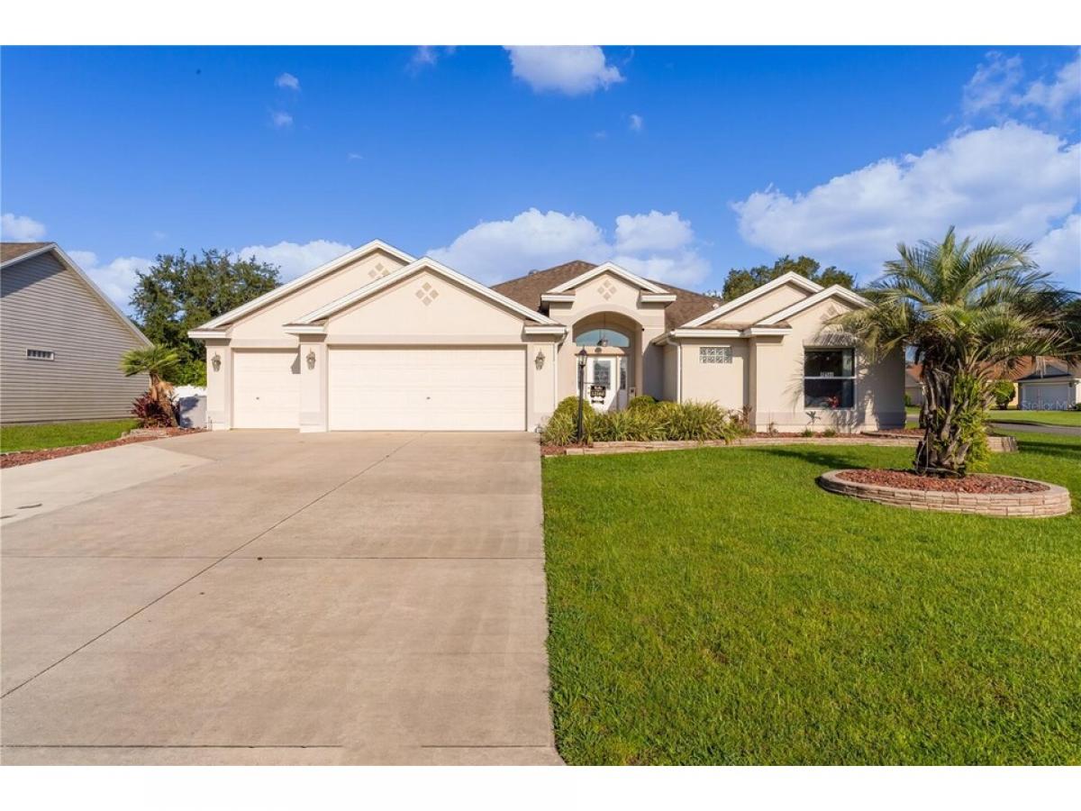 Picture of Home For Sale in Oxford, Florida, United States