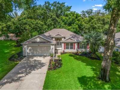 Home For Sale in Lady Lake, Florida