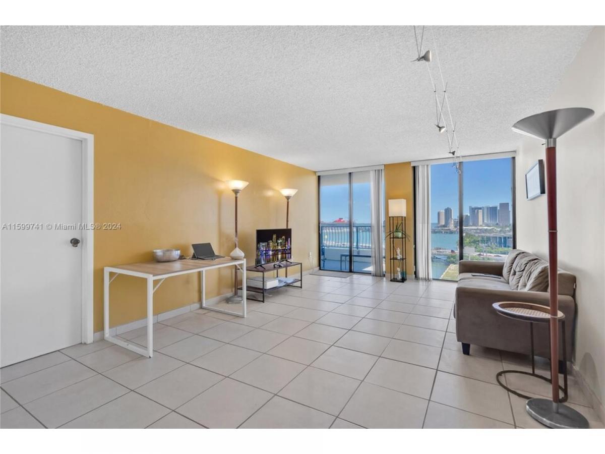 Picture of Home For Sale in Miami, Florida, United States