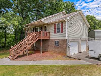 Home For Sale in Strawberry Plains, Tennessee