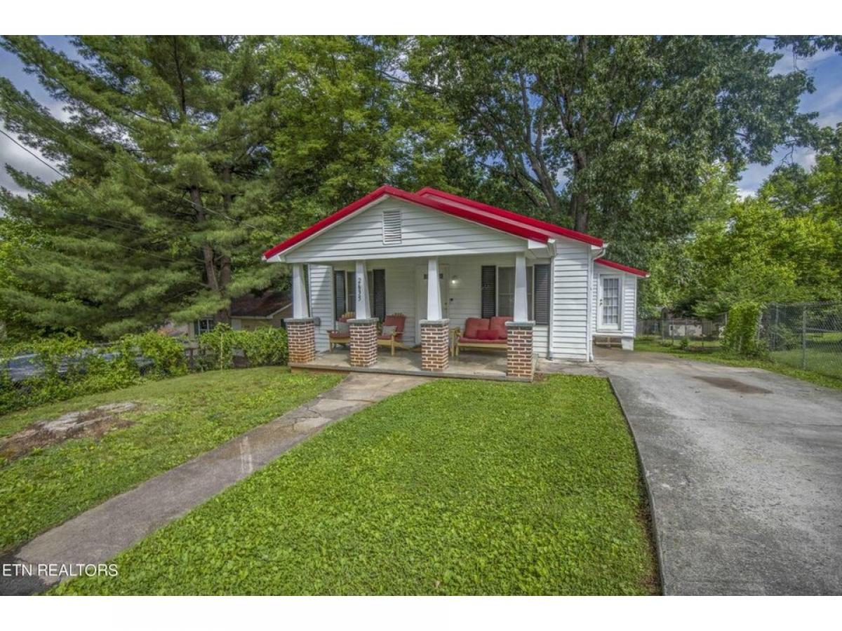 Picture of Home For Sale in Knoxville, Tennessee, United States