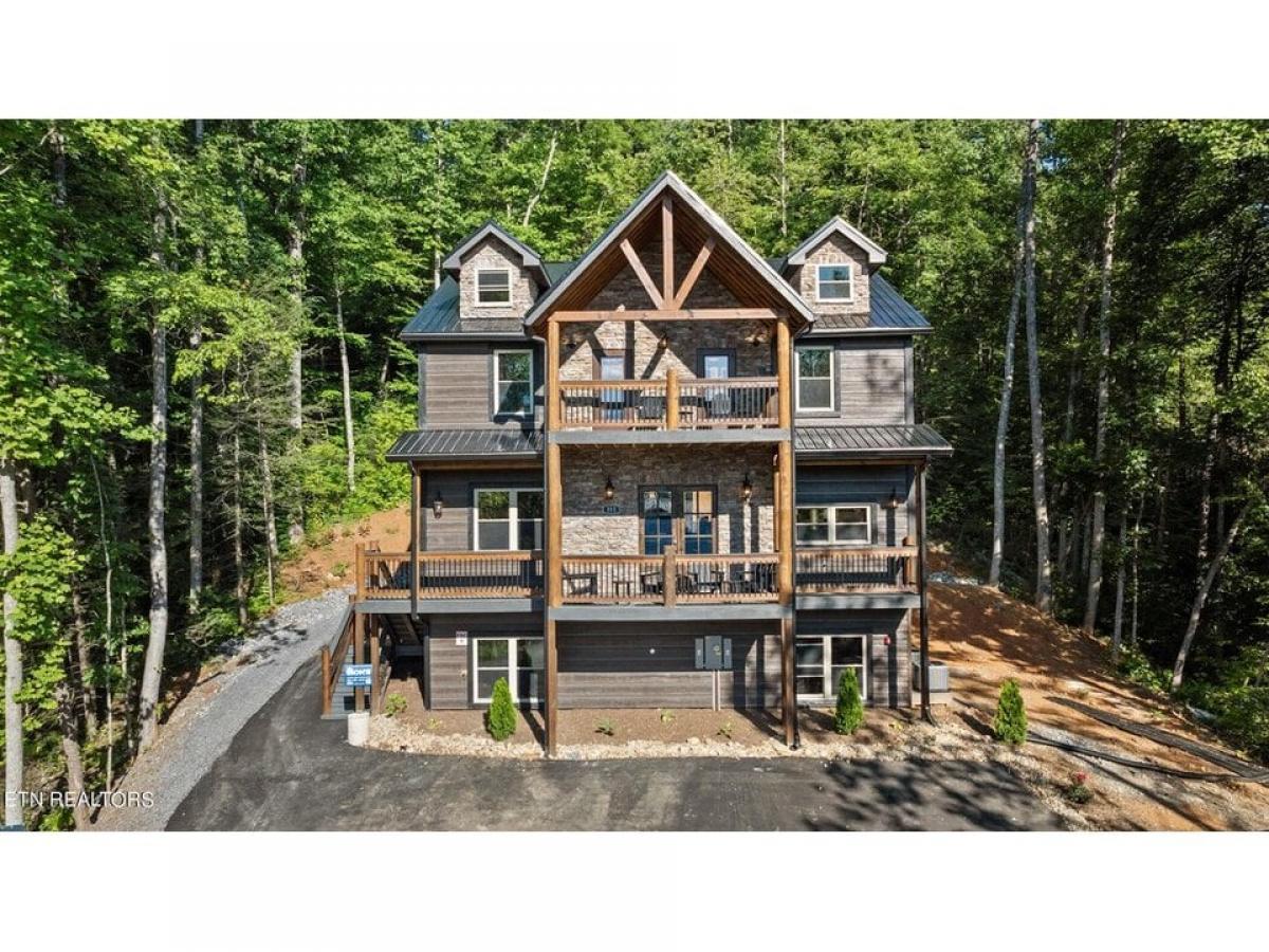 Picture of Home For Sale in Gatlinburg, Tennessee, United States