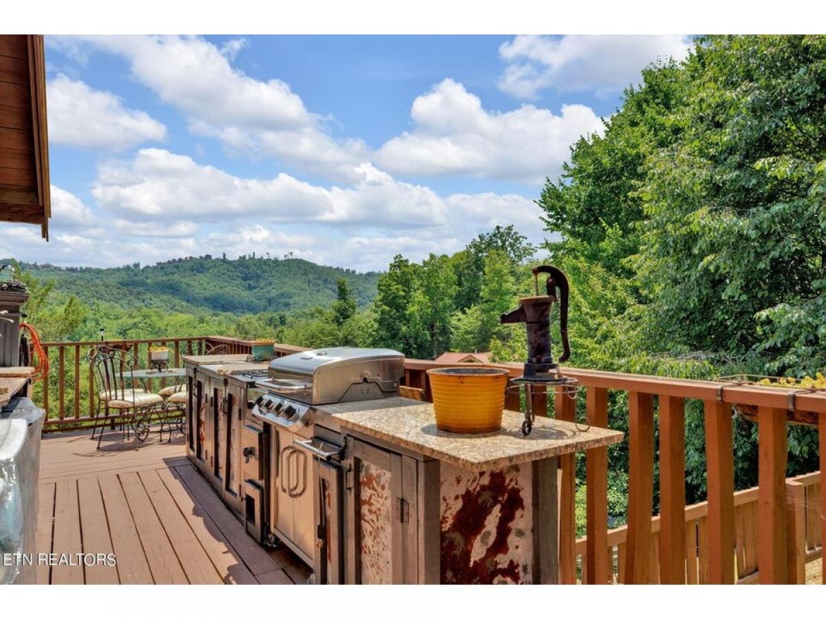 Picture of Home For Sale in Sevierville, Tennessee, United States