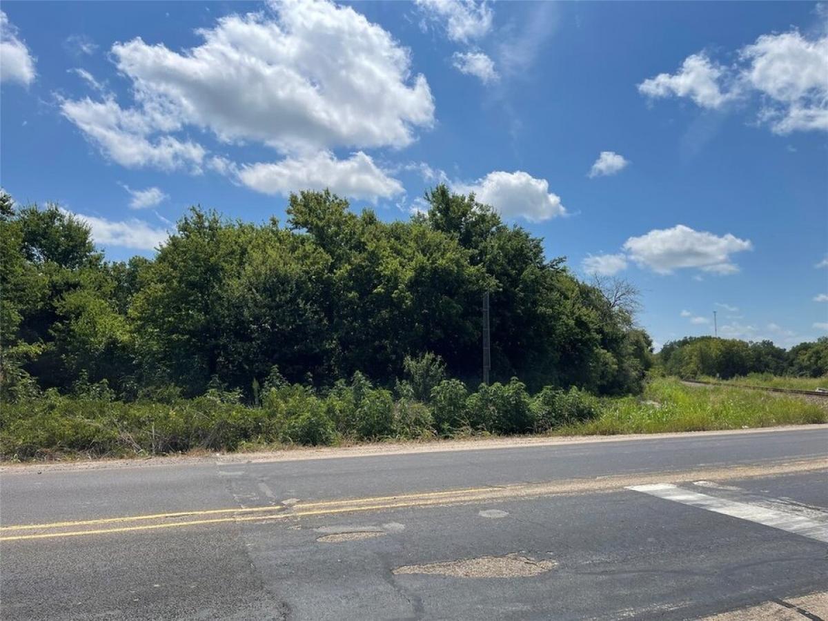 Picture of Residential Land For Sale in Navasota, Texas, United States