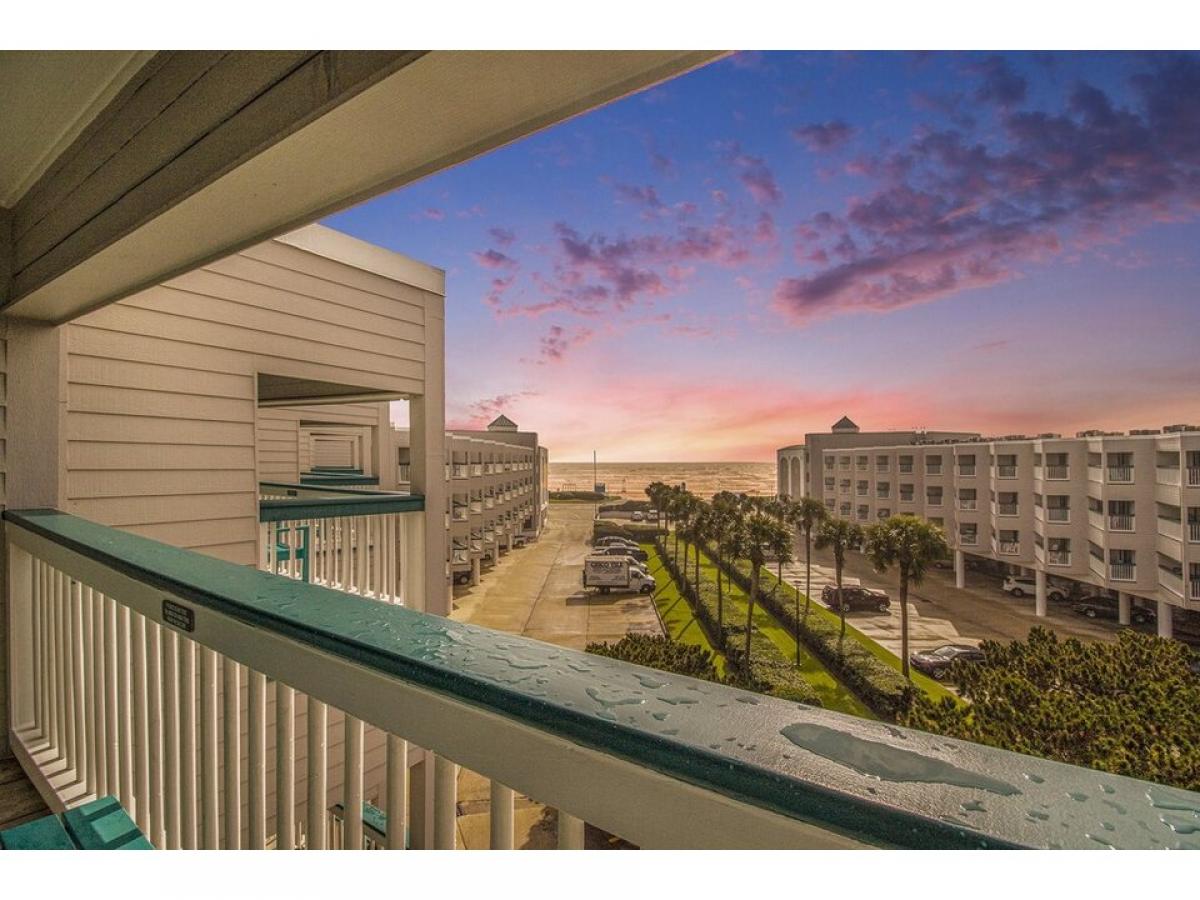 Picture of Home For Sale in Galveston, Texas, United States