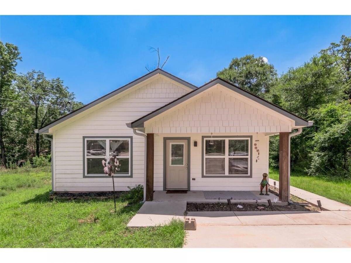 Picture of Home For Sale in Riverside, Texas, United States