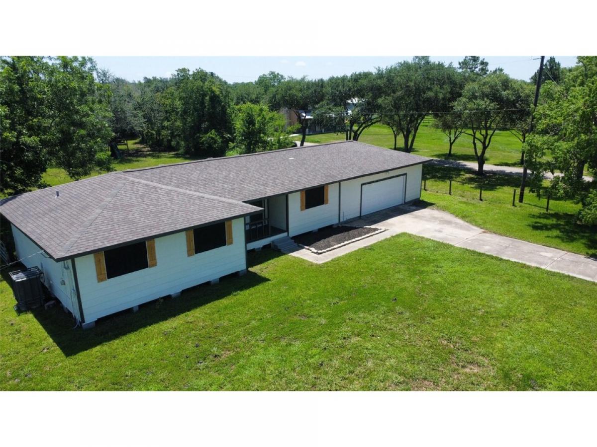 Picture of Home For Sale in Santa Fe, Texas, United States