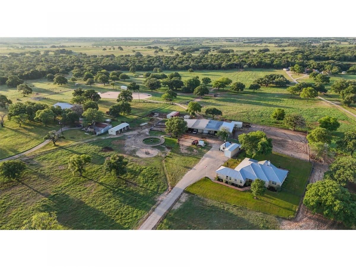 Picture of Home For Sale in La Vernia, Texas, United States