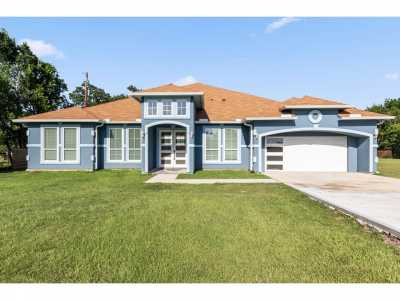 Home For Sale in Highlands, Texas