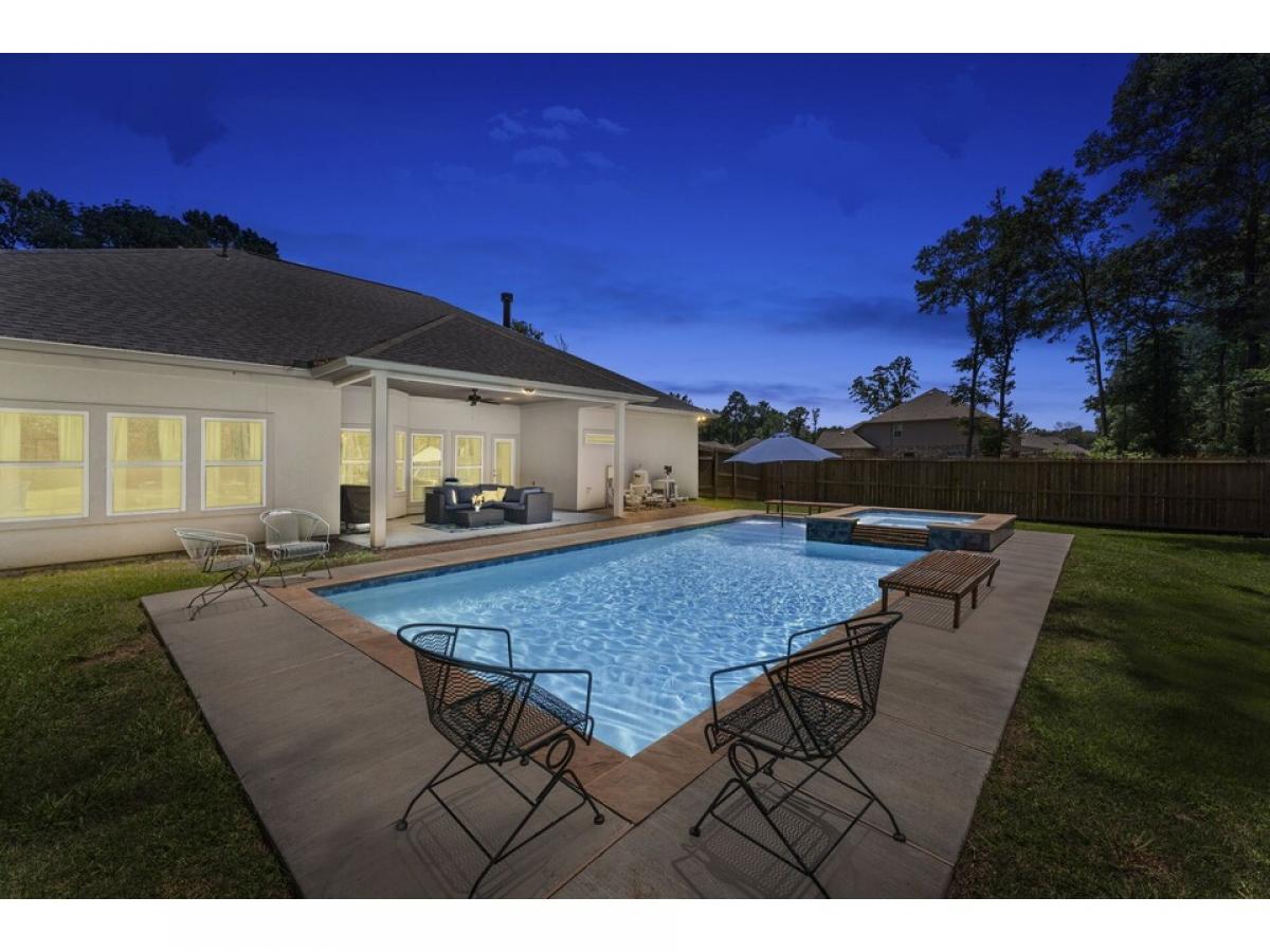 Picture of Home For Sale in Dayton, Texas, United States