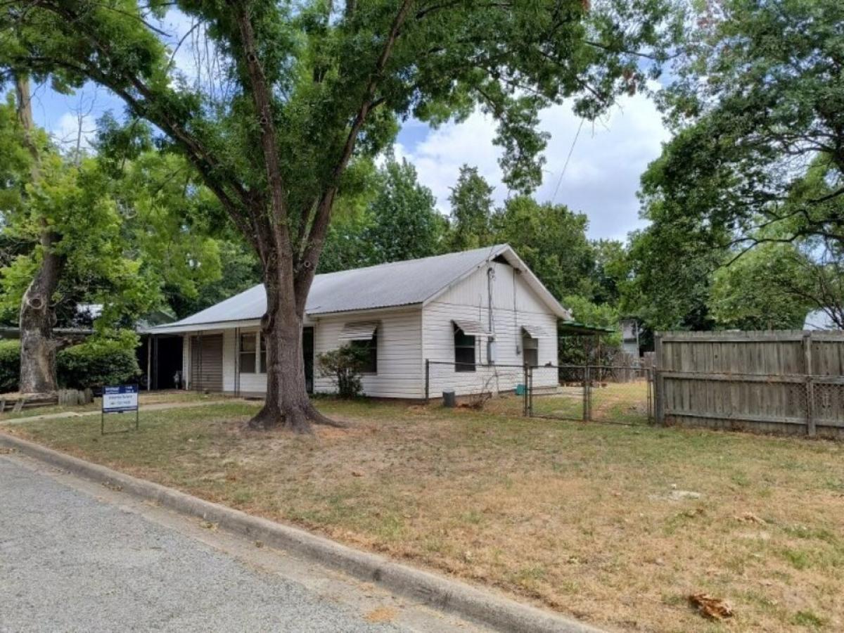 Picture of Home For Sale in Rockdale, Texas, United States