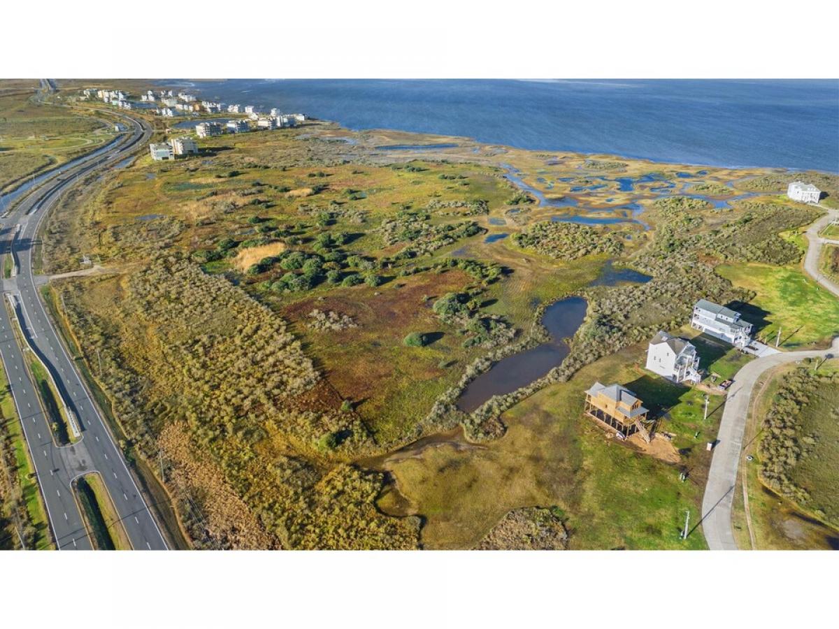 Picture of Home For Sale in Galveston, Texas, United States