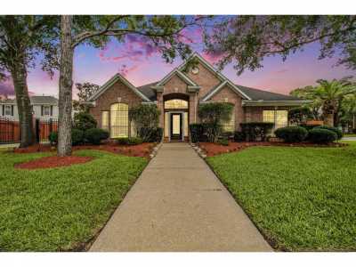 Home For Sale in Friendswood, Texas