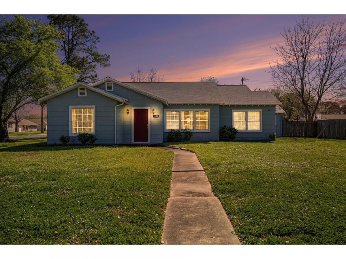 Picture of Home For Sale in Texas City, Texas, United States