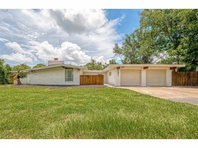 Home For Sale in Kemah, Texas