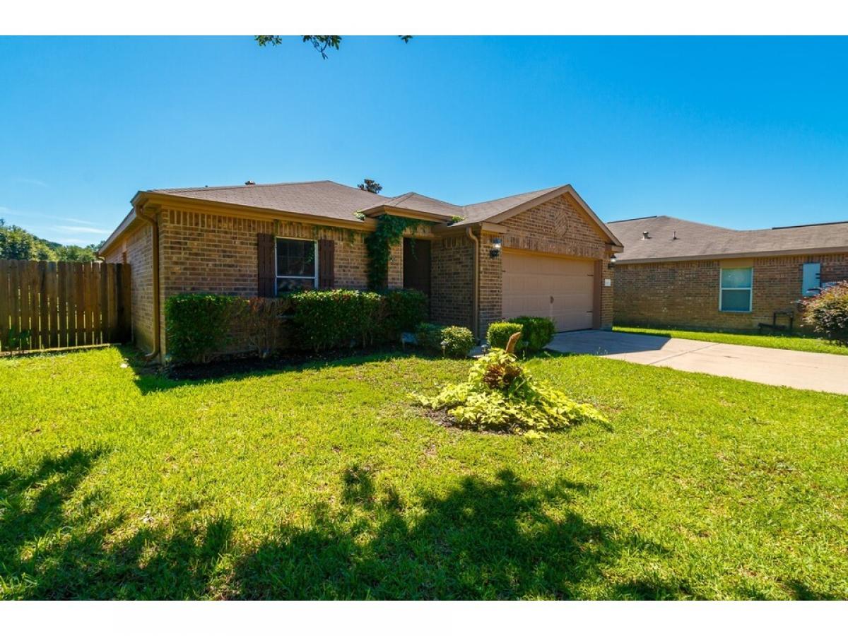 Picture of Home For Sale in Pinehurst, Texas, United States