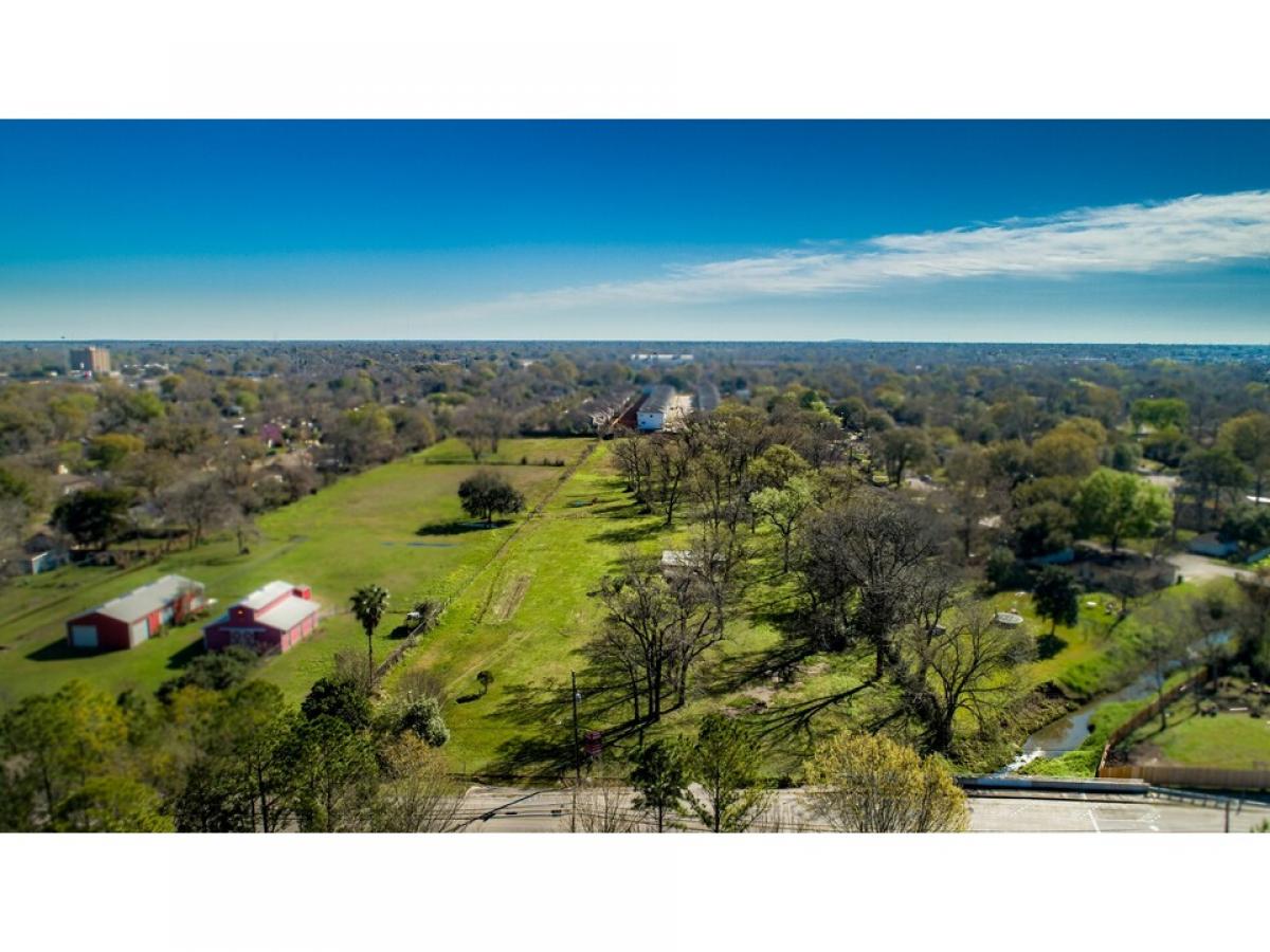 Picture of Home For Sale in Houston, Texas, United States