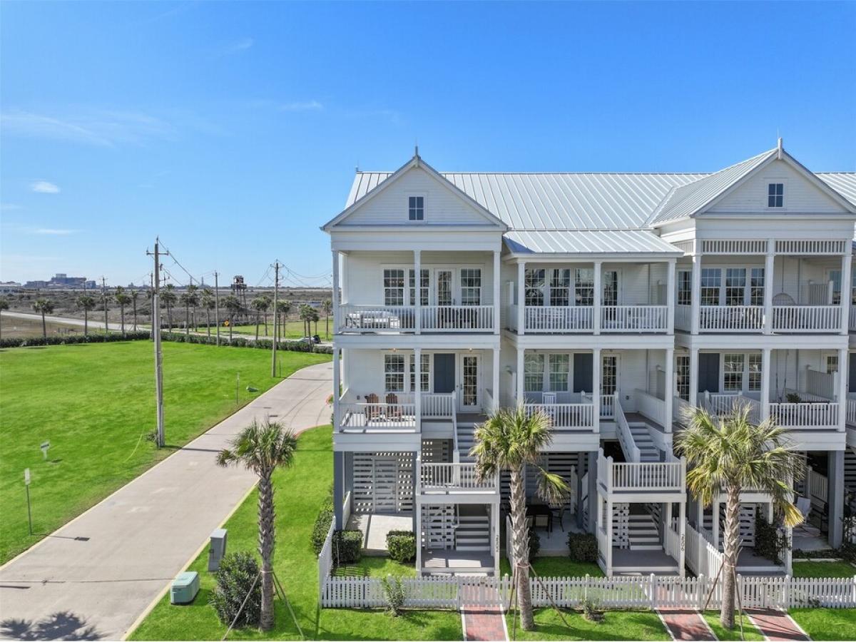 Picture of Home For Sale in Galveston, Texas, United States