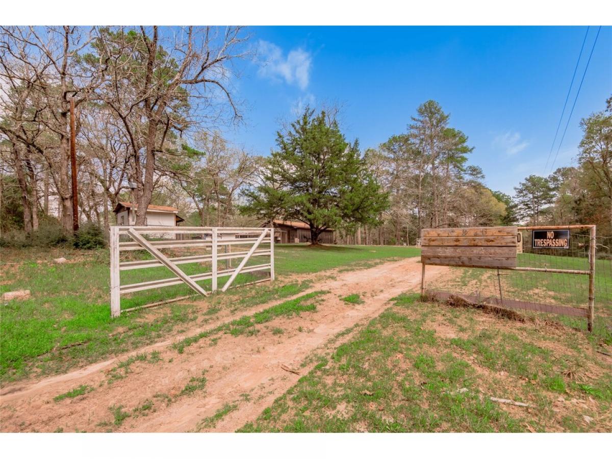 Picture of Home For Sale in Trinity, Texas, United States